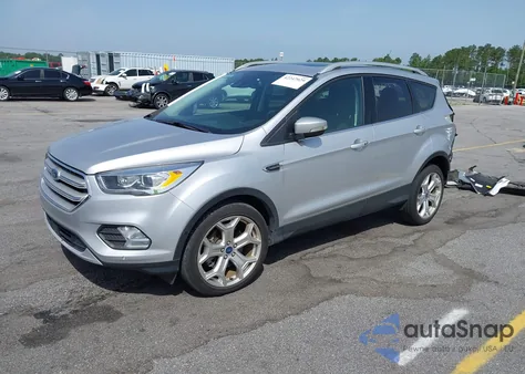 2019 Ford Escape Titanium z USA, uszkodzony, nr VIN 1FMCU0J99KUA87399